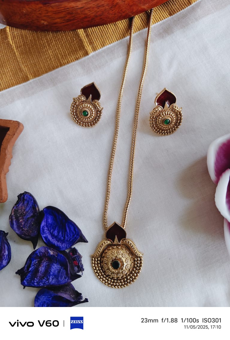 Nagapada Goldgreen Necklace